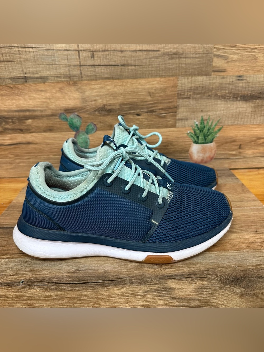 Kuru Atom Womens Blue Training Athletic Walking Shoes Sneakers Size 8.5